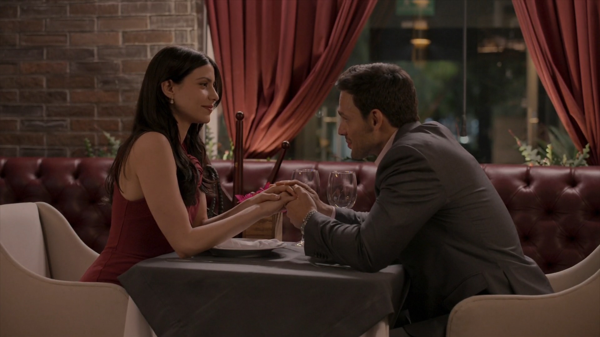 Los Hilos del Pasado Capitulo 24 Completo